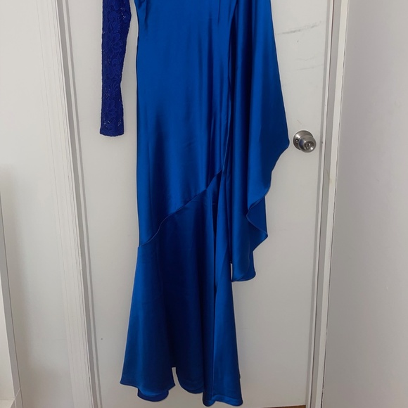 Daska satin ruffle sleeve detail maxi dress in cobalt - Picture 4 of 7